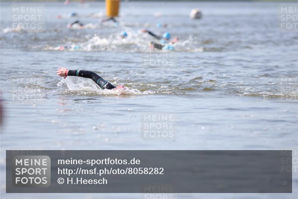 22.06.2025 - Viking Triathlon H.Heesch http://msf.ph/oto/8058282 22.06.2025 10:25:17 Schwimmen 122, 641 meine-sportfotos.de