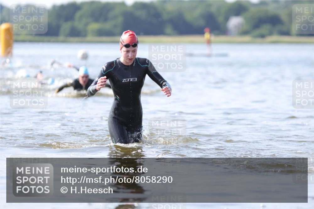 22.06.2025 - Viking Triathlon H.Heesch http://msf.ph/oto/8058290 22.06.2025 10:25:23 Schwimmen 2, 122, 641 meine-sportfotos.de