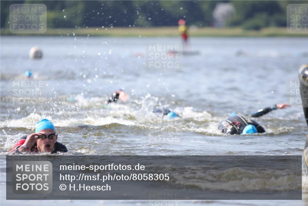22.06.2025 - Viking Triathlon H.Heesch http://msf.ph/oto/8058305 22.06.2025 10:25:35 Schwimmen 2, 10, 420, 455, 485, 544, 557 meine-sportfotos.de