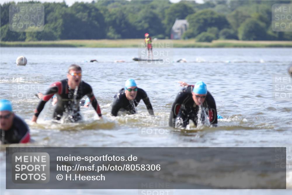 22.06.2025 - Viking Triathlon H.Heesch http://msf.ph/oto/8058306 22.06.2025 10:25:36 Schwimmen 2, 10, 420, 455, 485, 544, 557 meine-sportfotos.de
