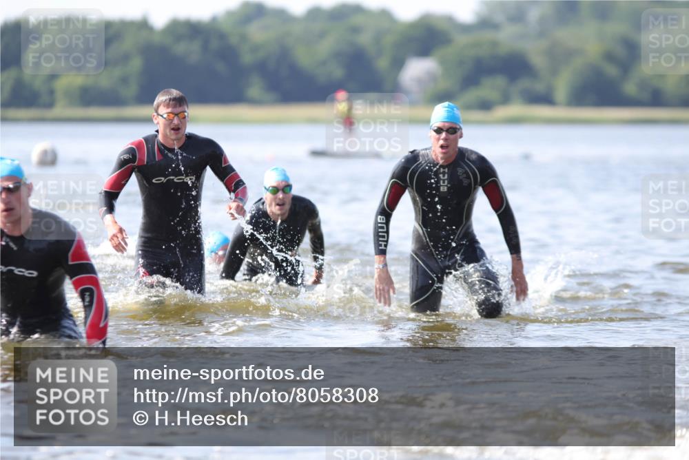22.06.2025 - Viking Triathlon H.Heesch http://msf.ph/oto/8058308 22.06.2025 10:25:36 Schwimmen 2, 10, 420, 455, 485, 544, 557 meine-sportfotos.de