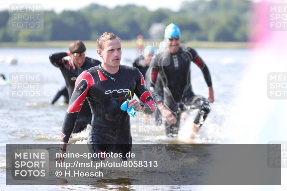 22.06.2025 - Viking Triathlon H.Heesch http://msf.ph/oto/8058313 22.06.2025 10:25:41 Schwimmen 2, 10, 49, 420, 455, 485, 544, 557 meine-sportfotos.de
