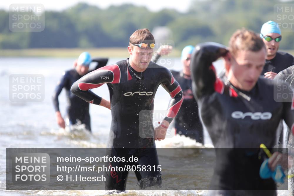 22.06.2025 - Viking Triathlon H.Heesch http://msf.ph/oto/8058315 22.06.2025 10:25:44 Schwimmen 2, 10, 49, 420, 455, 485, 544, 557, 642 meine-sportfotos.de