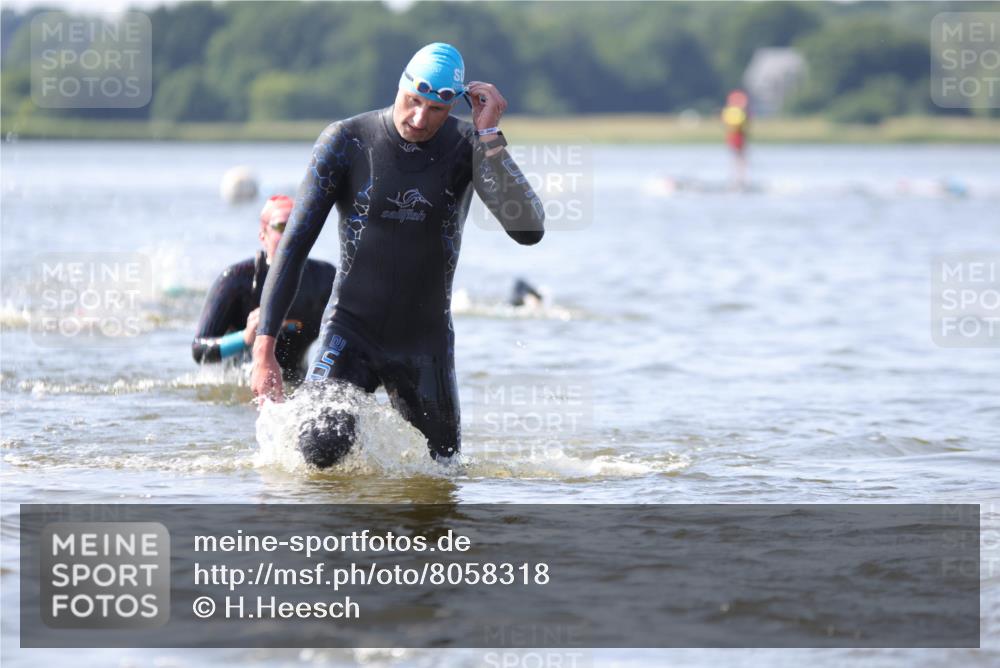 22.06.2025 - Viking Triathlon H.Heesch http://msf.ph/oto/8058318 22.06.2025 10:25:53 Schwimmen 10, 49, 455, 485, 544, 557, 617, 642 meine-sportfotos.de