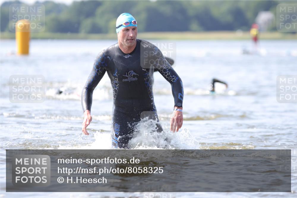 22.06.2025 - Viking Triathlon H.Heesch http://msf.ph/oto/8058325 22.06.2025 10:25:55 Schwimmen 10, 49, 455, 485, 557, 617, 642 meine-sportfotos.de