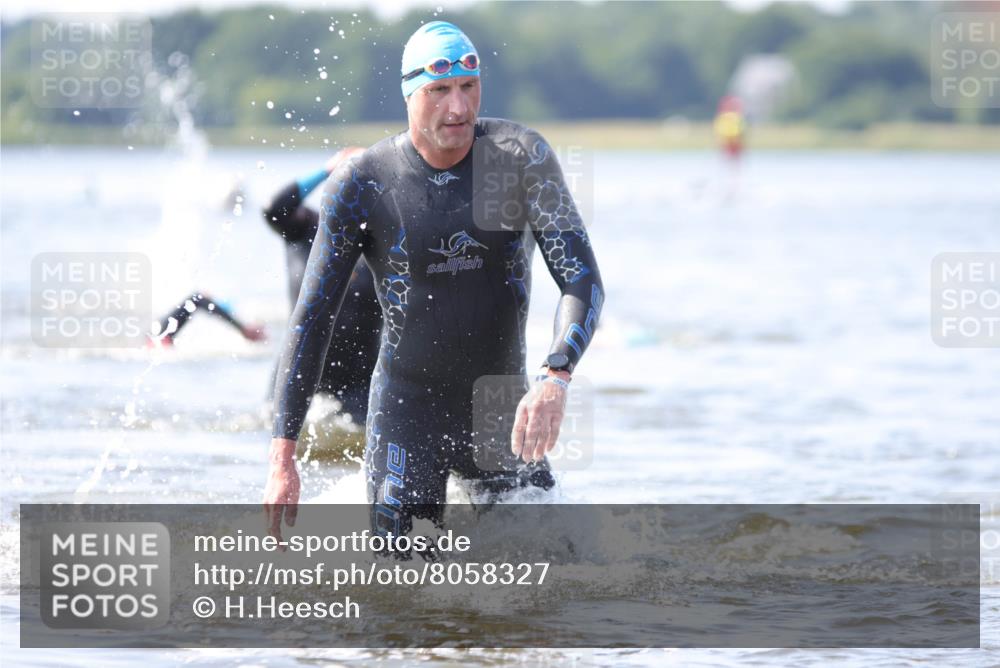 22.06.2025 - Viking Triathlon H.Heesch http://msf.ph/oto/8058327 22.06.2025 10:25:56 Schwimmen 10, 49, 455, 557, 617, 642 meine-sportfotos.de