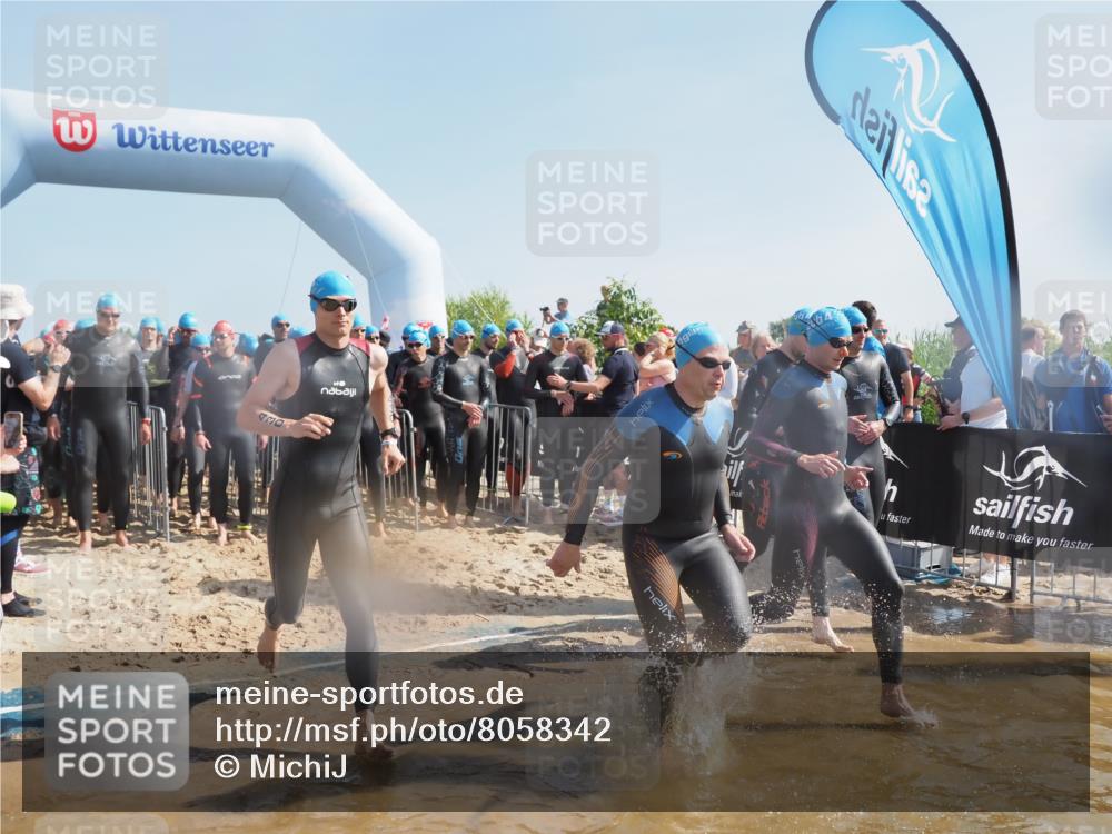 22.06.2025 - Viking Triathlon MichiJ http://msf.ph/oto/8058342 22.06.2025 10:02:42 Schwimmen 98, 114, 161, 193, 264, 297, 323, 366, 427, 429, 430, 486, 513, 546, 552 meine-sportfotos.de