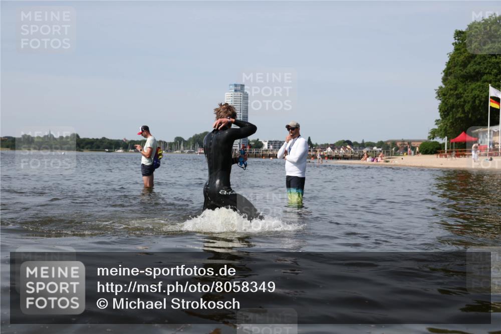 22.06.2025 - Viking Triathlon Michael Strokosch http://msf.ph/oto/8058349 22.06.2025 10:48:32 Schwimmen 412, 471, 494 meine-sportfotos.de