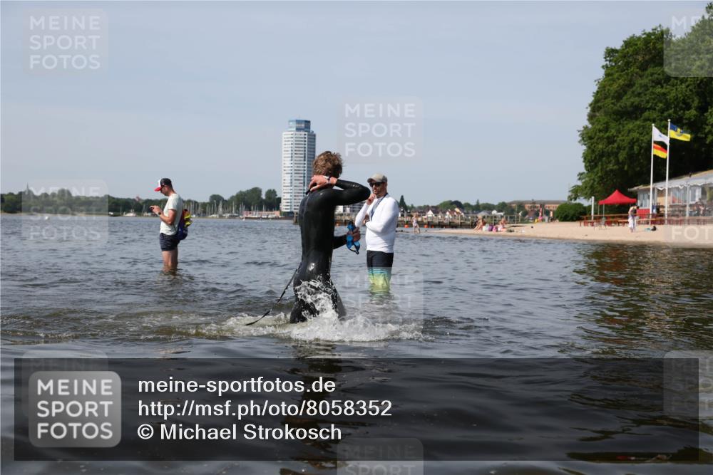 22.06.2025 - Viking Triathlon Michael Strokosch http://msf.ph/oto/8058352 22.06.2025 10:48:32 Schwimmen 412, 471, 494 meine-sportfotos.de