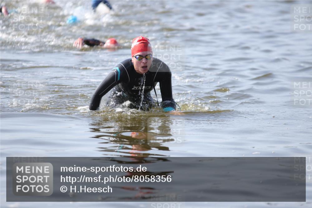 22.06.2025 - Viking Triathlon H.Heesch http://msf.ph/oto/8058356 22.06.2025 10:26:43 Schwimmen 288, 610, 661 meine-sportfotos.de