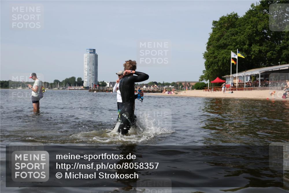 22.06.2025 - Viking Triathlon Michael Strokosch http://msf.ph/oto/8058357 22.06.2025 10:48:32 Schwimmen 412, 471, 494 meine-sportfotos.de