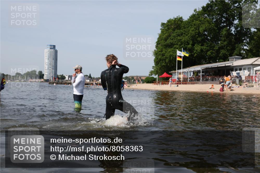 22.06.2025 - Viking Triathlon Michael Strokosch http://msf.ph/oto/8058363 22.06.2025 10:48:33 Schwimmen 412, 471, 494 meine-sportfotos.de