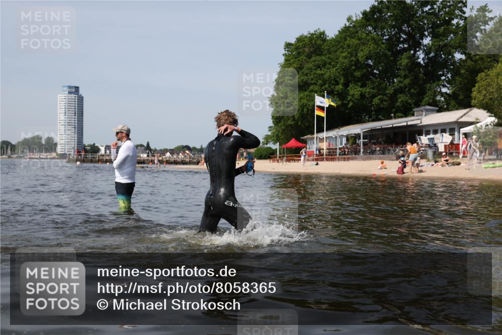 22.06.2025 - Viking Triathlon Michael Strokosch http://msf.ph/oto/8058365 22.06.2025 10:48:33 Schwimmen 412, 471, 494 meine-sportfotos.de