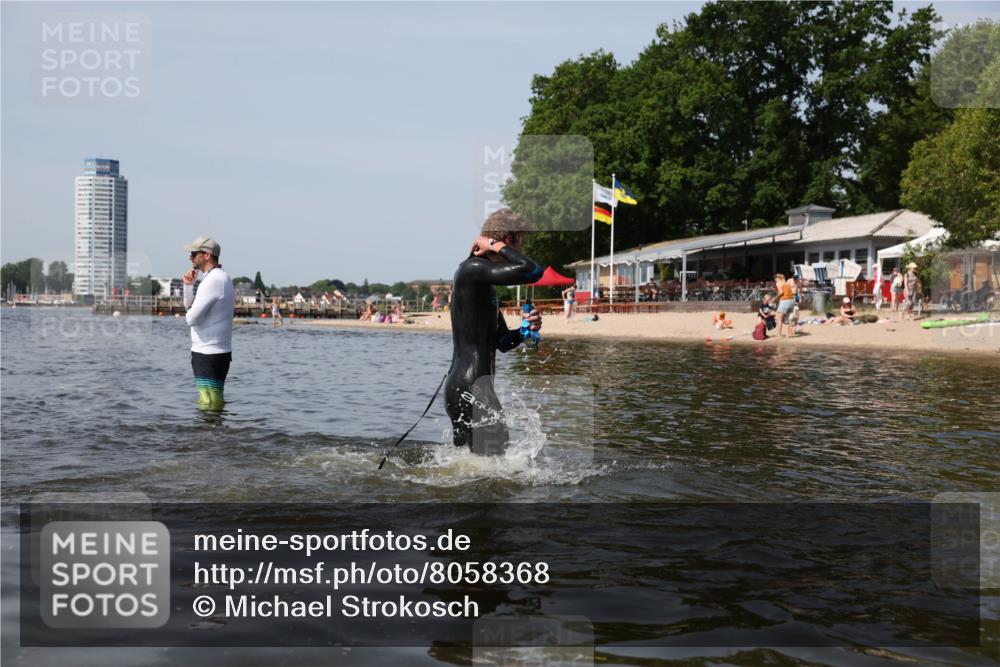 22.06.2025 - Viking Triathlon Michael Strokosch http://msf.ph/oto/8058368 22.06.2025 10:48:33 Schwimmen 412, 471, 494 meine-sportfotos.de