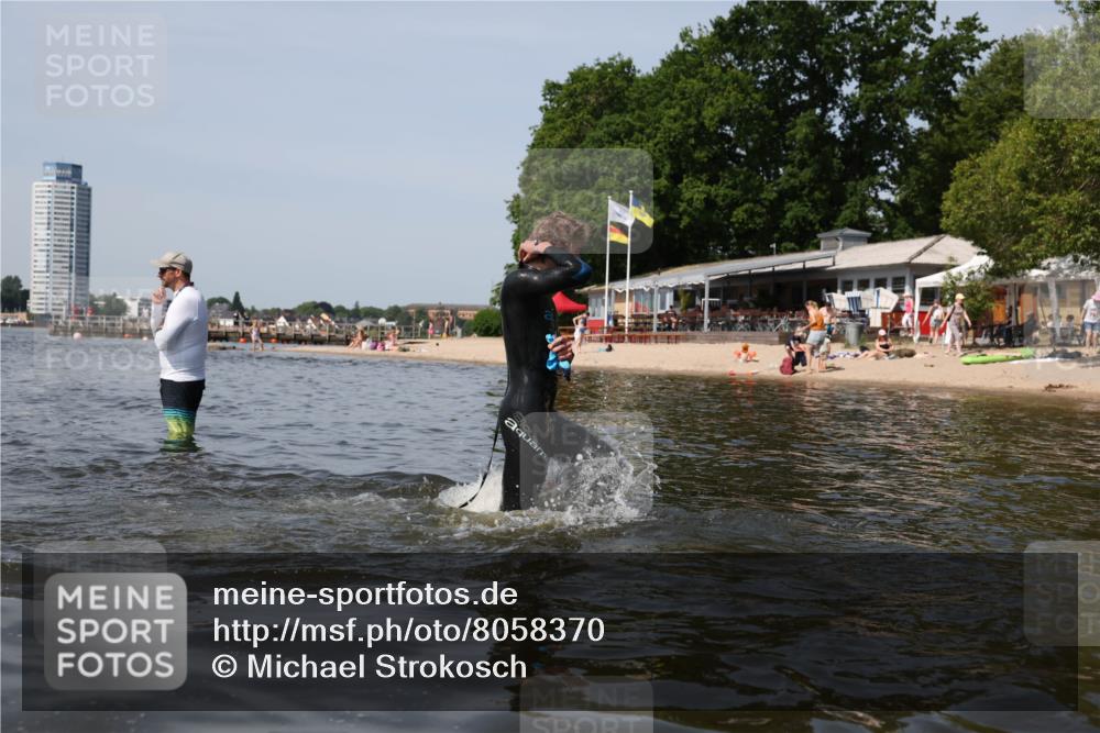 22.06.2025 - Viking Triathlon Michael Strokosch http://msf.ph/oto/8058370 22.06.2025 10:48:34 Schwimmen 412, 471, 494 meine-sportfotos.de