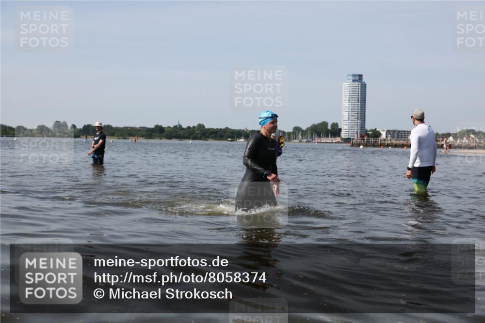 22.06.2025 - Viking Triathlon Michael Strokosch http://msf.ph/oto/8058374 22.06.2025 10:48:37 Schwimmen 412, 494 meine-sportfotos.de