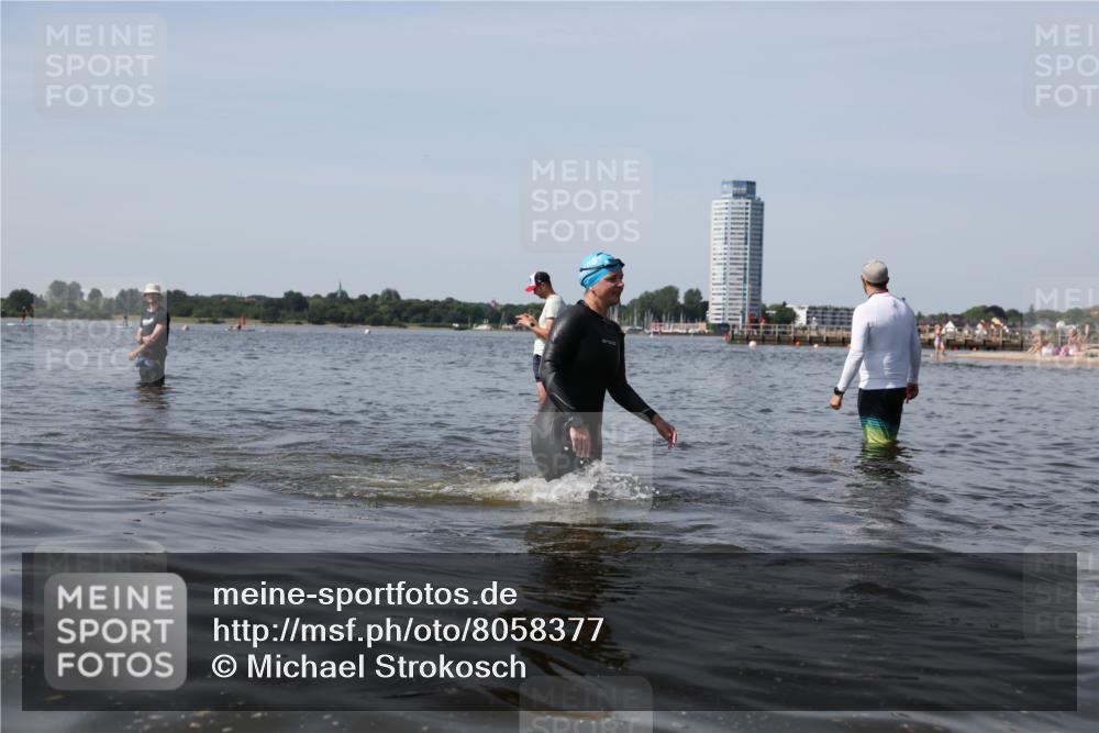 22.06.2025 - Viking Triathlon Michael Strokosch http://msf.ph/oto/8058377 22.06.2025 10:48:38 Schwimmen 412, 494 meine-sportfotos.de