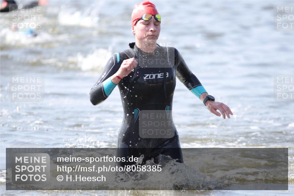 22.06.2025 - Viking Triathlon H.Heesch http://msf.ph/oto/8058385 22.06.2025 10:26:48 Schwimmen 145, 288, 610, 623, 661 meine-sportfotos.de