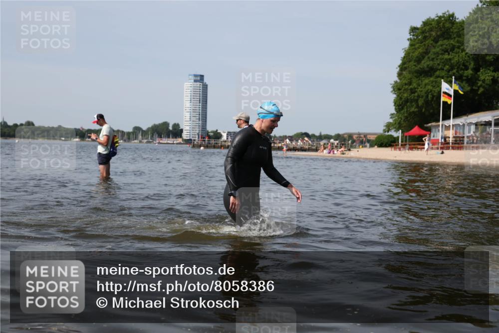 22.06.2025 - Viking Triathlon Michael Strokosch http://msf.ph/oto/8058386 22.06.2025 10:48:39 Schwimmen 412, 494 meine-sportfotos.de