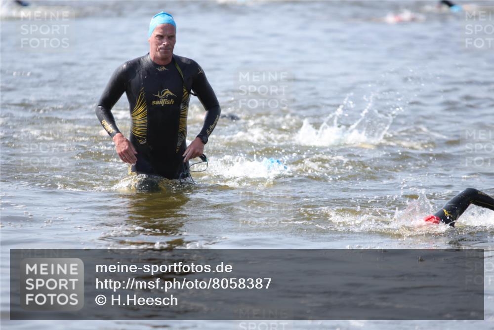 22.06.2025 - Viking Triathlon H.Heesch http://msf.ph/oto/8058387 22.06.2025 10:26:50 Schwimmen 52, 81, 145, 288, 610, 623, 661 meine-sportfotos.de