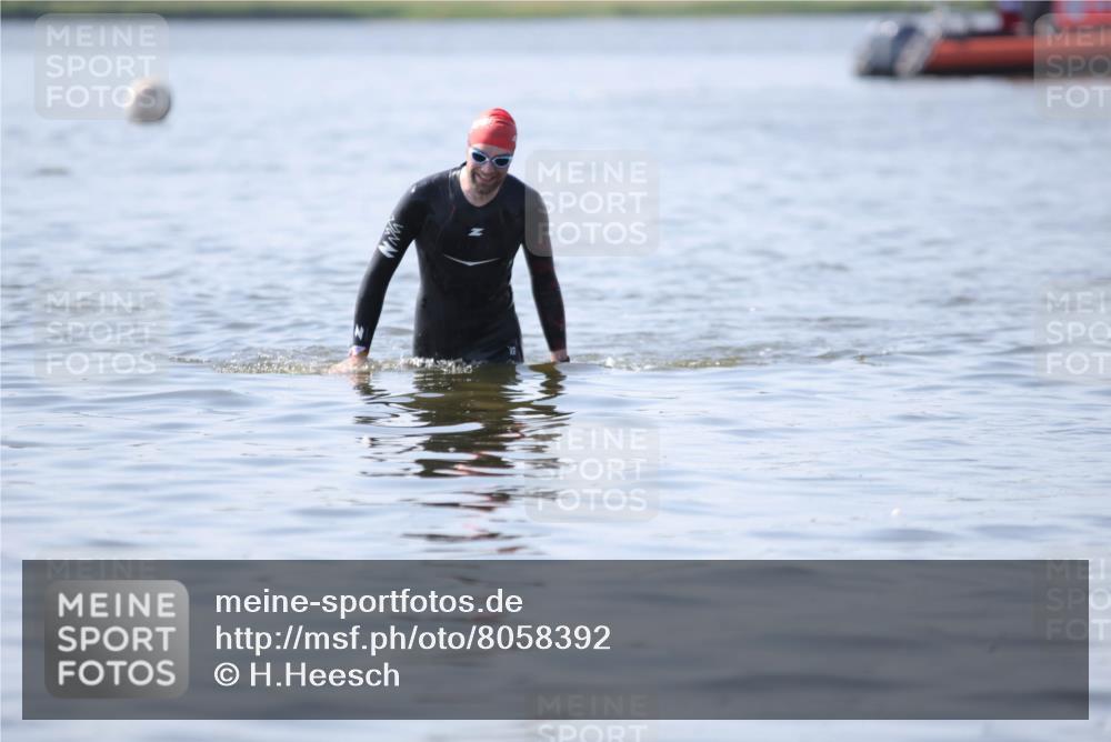 22.06.2025 - Viking Triathlon H.Heesch http://msf.ph/oto/8058392 22.06.2025 10:53:35 Schwimmen 241, 634 meine-sportfotos.de