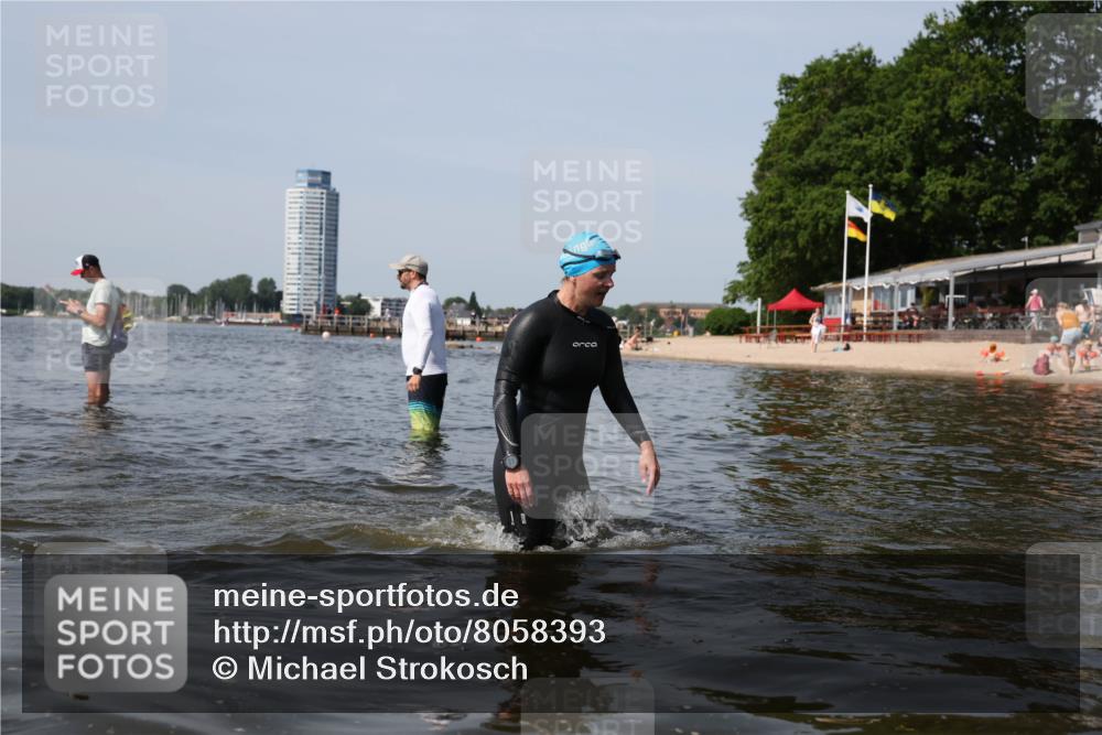 22.06.2025 - Viking Triathlon Michael Strokosch http://msf.ph/oto/8058393 22.06.2025 10:48:39 Schwimmen 412, 494 meine-sportfotos.de