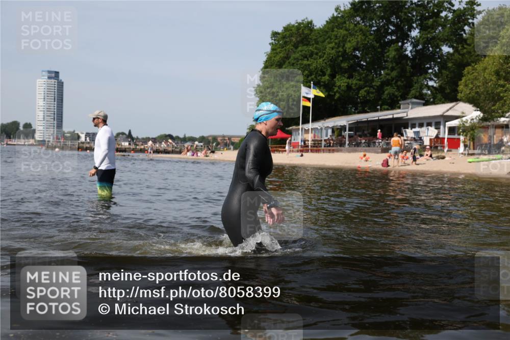 22.06.2025 - Viking Triathlon Michael Strokosch http://msf.ph/oto/8058399 22.06.2025 10:48:40 Schwimmen 412, 494 meine-sportfotos.de