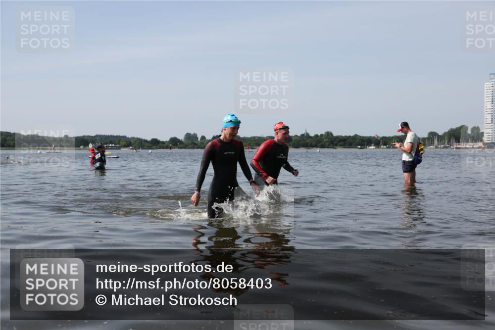 22.06.2025 - Viking Triathlon Michael Strokosch http://msf.ph/oto/8058403 22.06.2025 10:48:49 Schwimmen 166, 412, 607 meine-sportfotos.de