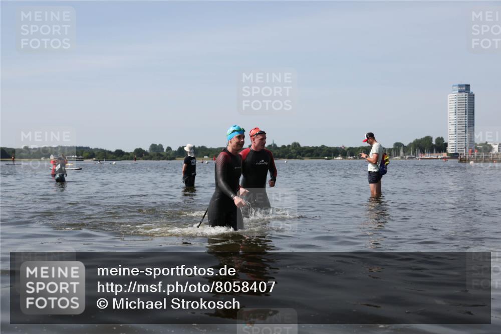 22.06.2025 - Viking Triathlon Michael Strokosch http://msf.ph/oto/8058407 22.06.2025 10:48:50 Schwimmen 166, 412, 607 meine-sportfotos.de