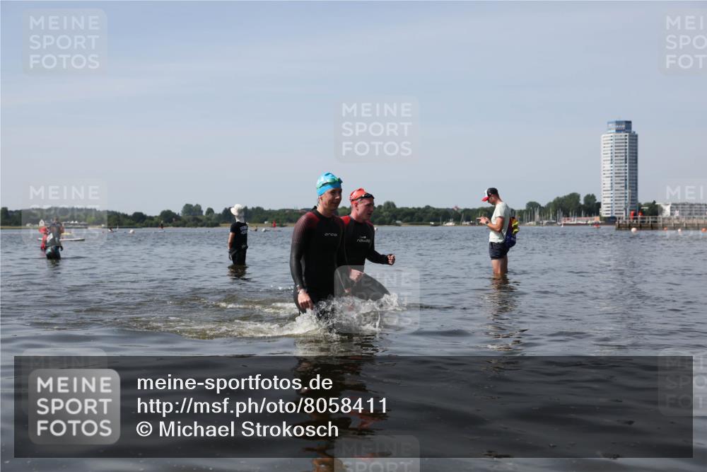 22.06.2025 - Viking Triathlon Michael Strokosch http://msf.ph/oto/8058411 22.06.2025 10:48:50 Schwimmen 166, 412, 607 meine-sportfotos.de