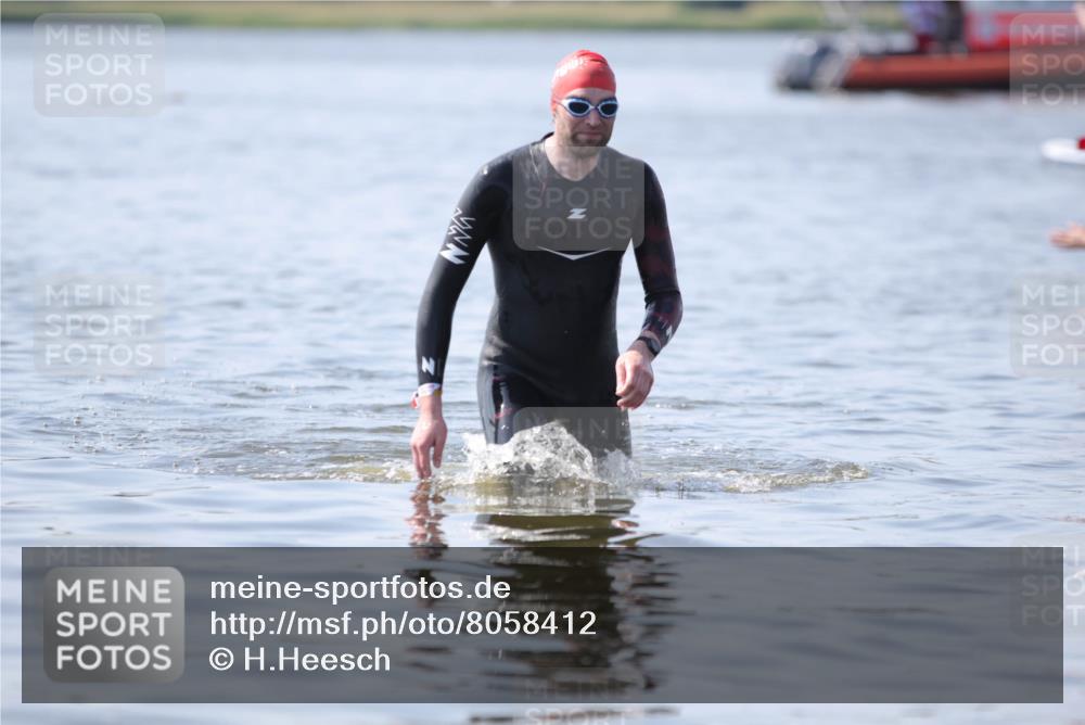 22.06.2025 - Viking Triathlon H.Heesch http://msf.ph/oto/8058412 22.06.2025 10:53:43 Schwimmen 634 meine-sportfotos.de