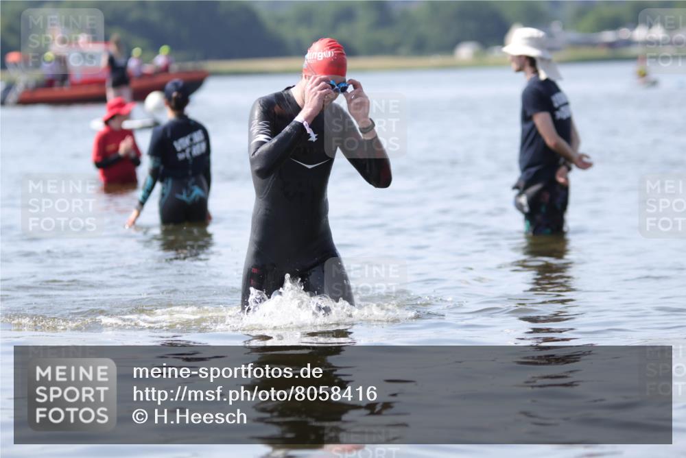 22.06.2025 - Viking Triathlon H.Heesch http://msf.ph/oto/8058416 22.06.2025 10:53:49 Schwimmen 634 meine-sportfotos.de