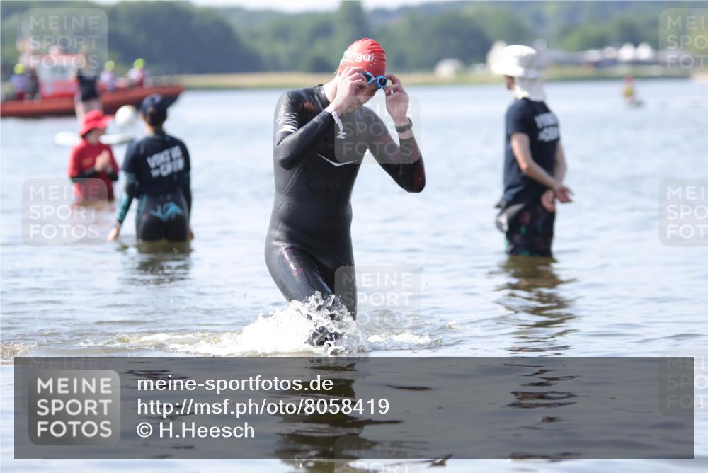 22.06.2025 - Viking Triathlon H.Heesch http://msf.ph/oto/8058419 22.06.2025 10:53:49 Schwimmen 634 meine-sportfotos.de