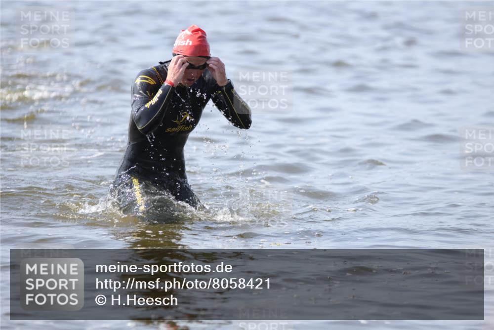 22.06.2025 - Viking Triathlon H.Heesch http://msf.ph/oto/8058421 22.06.2025 10:26:56 Schwimmen 52, 81, 145, 288, 610, 623, 661 meine-sportfotos.de