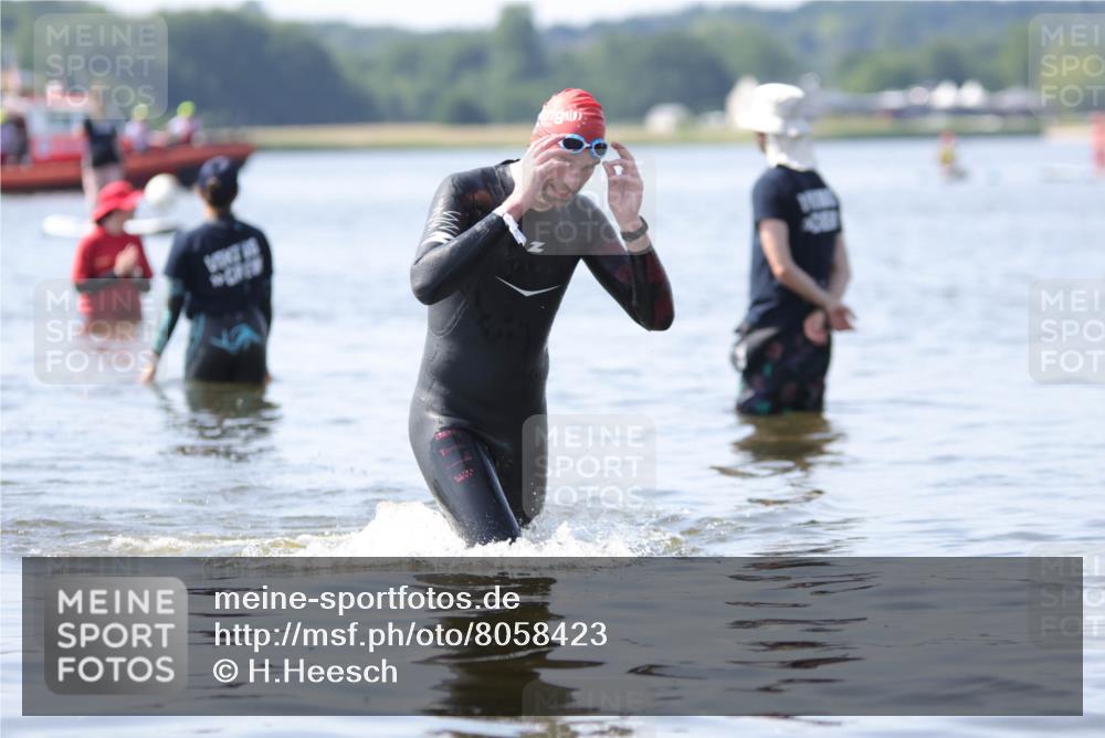 22.06.2025 - Viking Triathlon H.Heesch http://msf.ph/oto/8058423 22.06.2025 10:53:50 Schwimmen 634 meine-sportfotos.de