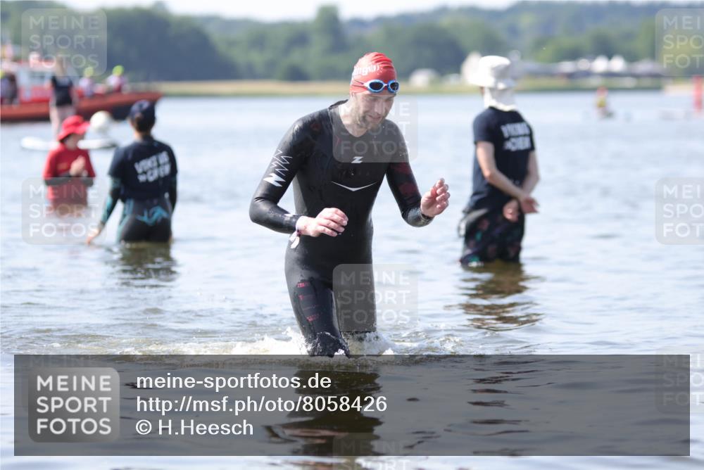 22.06.2025 - Viking Triathlon H.Heesch http://msf.ph/oto/8058426 22.06.2025 10:53:50 Schwimmen 634 meine-sportfotos.de