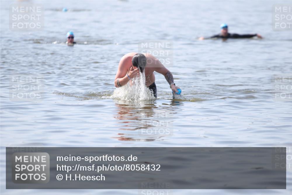 22.06.2025 - Viking Triathlon H.Heesch http://msf.ph/oto/8058432 22.06.2025 10:54:33 Schwimmen  meine-sportfotos.de