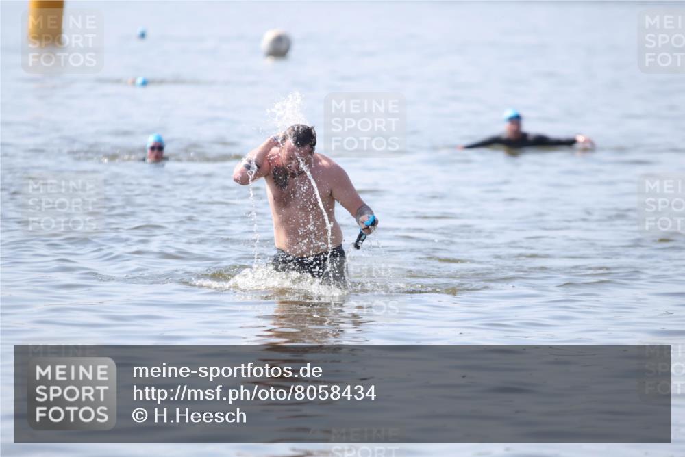 22.06.2025 - Viking Triathlon H.Heesch http://msf.ph/oto/8058434 22.06.2025 10:54:33 Schwimmen  meine-sportfotos.de