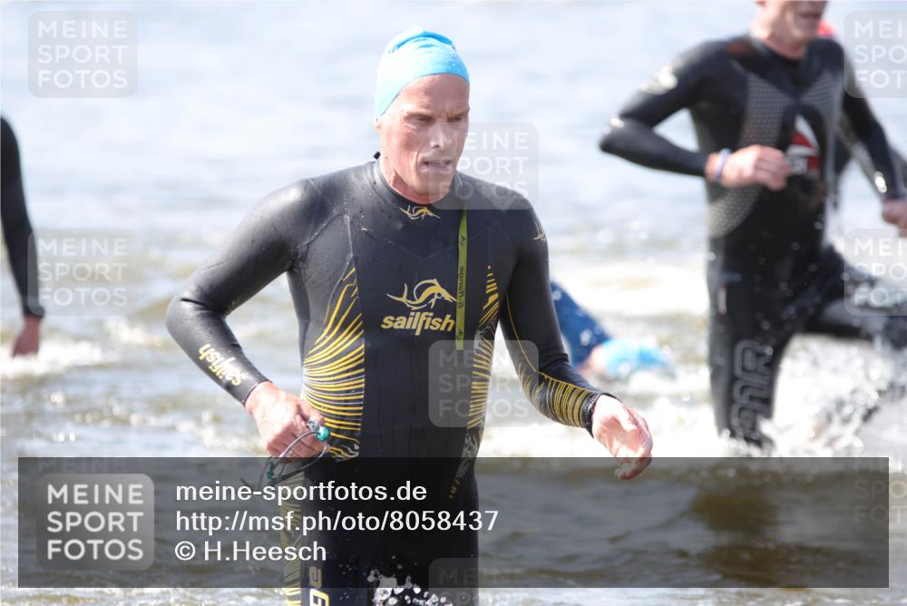 22.06.2025 - Viking Triathlon H.Heesch http://msf.ph/oto/8058437 22.06.2025 10:27:00 Schwimmen 52, 81, 145, 288, 623, 661 meine-sportfotos.de