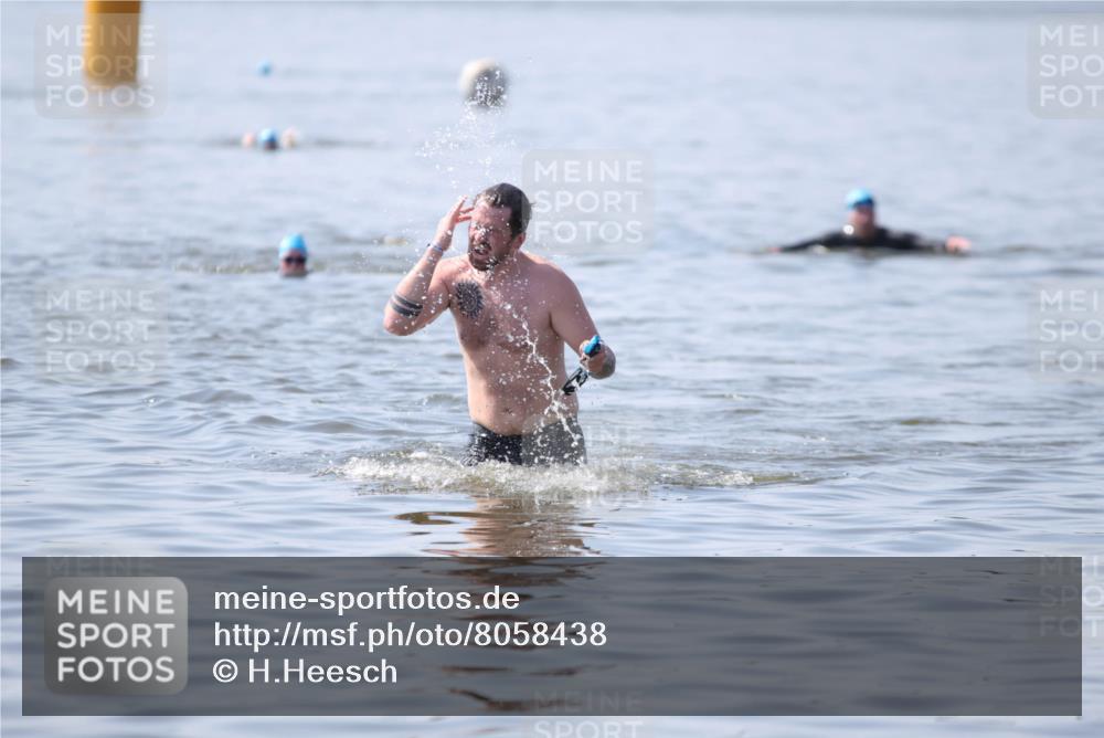22.06.2025 - Viking Triathlon H.Heesch http://msf.ph/oto/8058438 22.06.2025 10:54:34 Schwimmen  meine-sportfotos.de