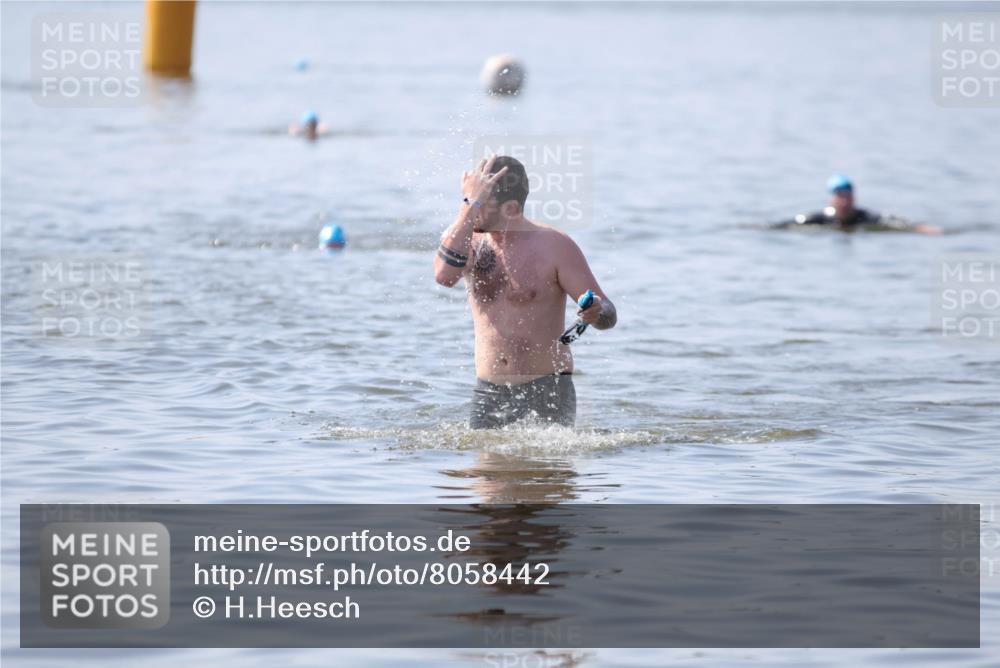 22.06.2025 - Viking Triathlon H.Heesch http://msf.ph/oto/8058442 22.06.2025 10:54:34 Schwimmen  meine-sportfotos.de