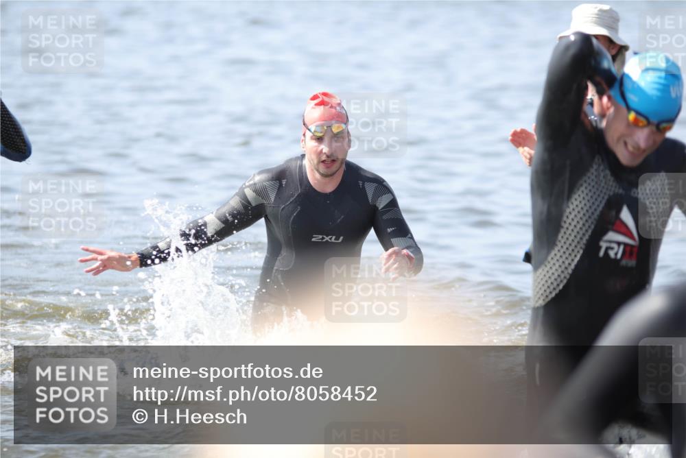 22.06.2025 - Viking Triathlon H.Heesch http://msf.ph/oto/8058452 22.06.2025 10:27:04 Schwimmen 52, 81, 145, 288, 623, 661 meine-sportfotos.de