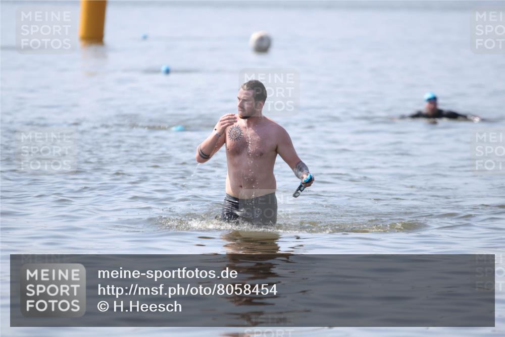 22.06.2025 - Viking Triathlon H.Heesch http://msf.ph/oto/8058454 22.06.2025 10:54:34 Schwimmen  meine-sportfotos.de