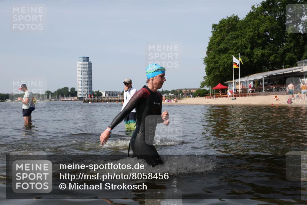 22.06.2025 - Viking Triathlon Michael Strokosch http://msf.ph/oto/8058456 22.06.2025 10:48:53 Schwimmen 166, 607 meine-sportfotos.de