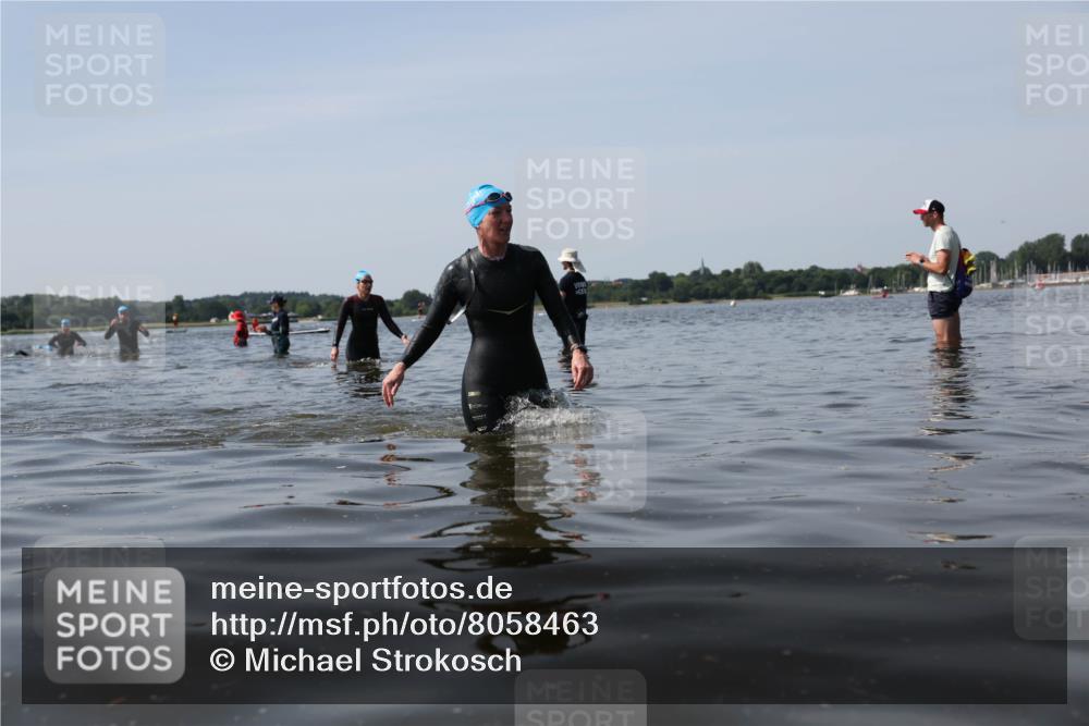 22.06.2025 - Viking Triathlon Michael Strokosch http://msf.ph/oto/8058463 22.06.2025 10:49:04 Schwimmen 353 meine-sportfotos.de
