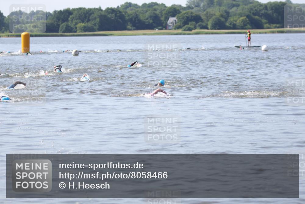 22.06.2025 - Viking Triathlon H.Heesch http://msf.ph/oto/8058466 22.06.2025 10:27:16 Schwimmen 272, 286 meine-sportfotos.de