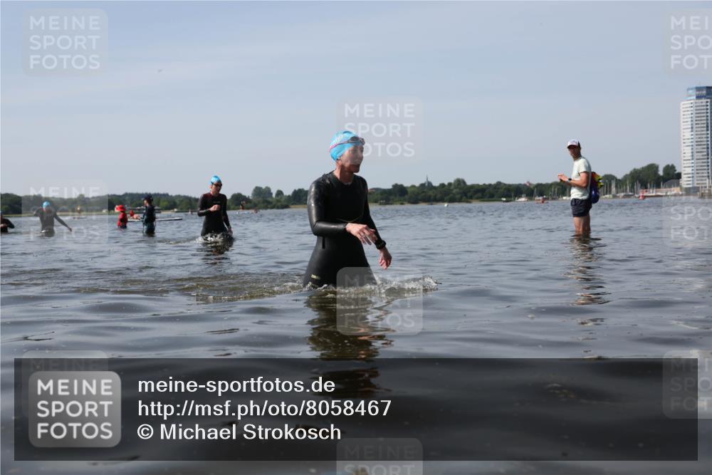 22.06.2025 - Viking Triathlon Michael Strokosch http://msf.ph/oto/8058467 22.06.2025 10:49:05 Schwimmen 317, 353 meine-sportfotos.de