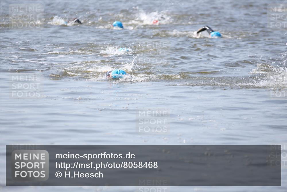 22.06.2025 - Viking Triathlon H.Heesch http://msf.ph/oto/8058468 22.06.2025 10:27:21 Schwimmen 272, 286, 611 meine-sportfotos.de