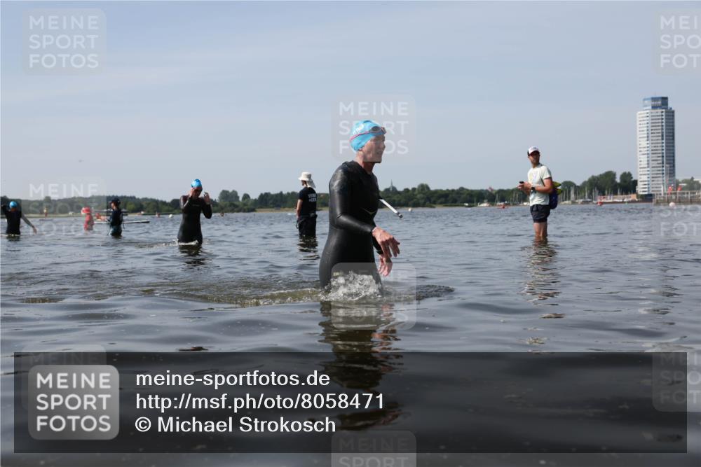 22.06.2025 - Viking Triathlon Michael Strokosch http://msf.ph/oto/8058471 22.06.2025 10:49:05 Schwimmen 317, 353 meine-sportfotos.de