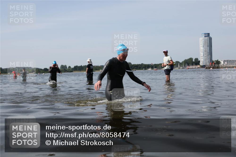 22.06.2025 - Viking Triathlon Michael Strokosch http://msf.ph/oto/8058474 22.06.2025 10:49:05 Schwimmen 317, 353 meine-sportfotos.de